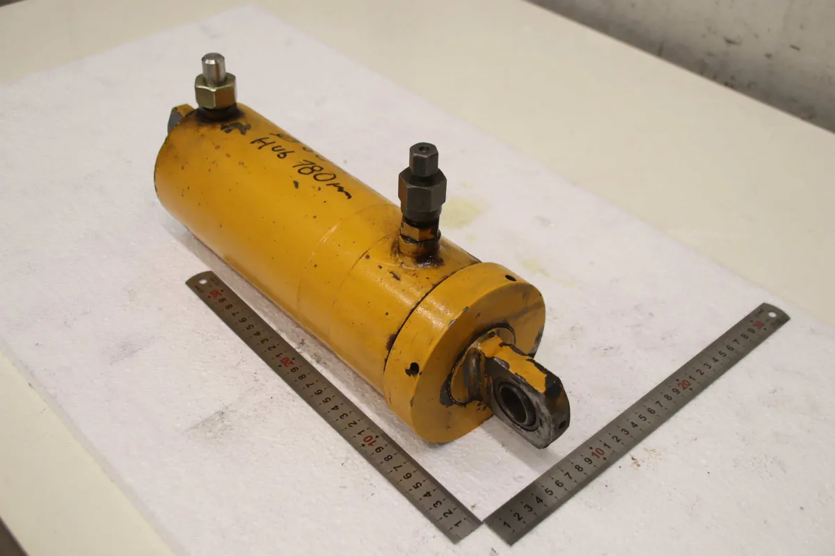 Baumann Hub 180 mm Hydraulikzylinder