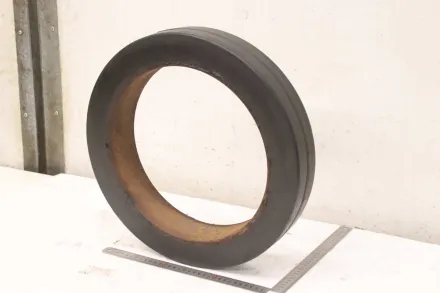 420x305x75 mm Vollgummi Reifen – RESALE