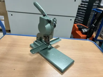 Hang  Piccolo 101 Eyeletting machine Buchbindereimaschinen – RESALE