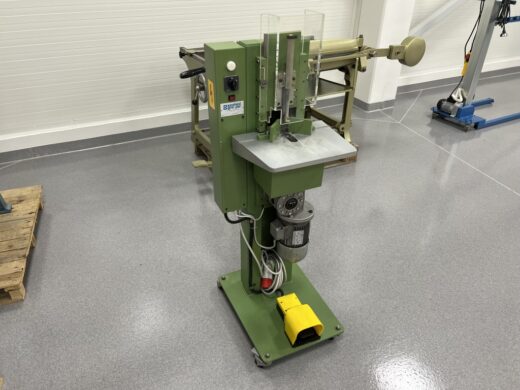 Zechini Angolar M automatic corner cutter Buchbindereimaschinen