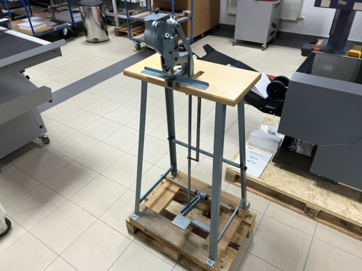 Hang Piccolo 101-20 Eyeleting machine Buchbindereimaschinen
