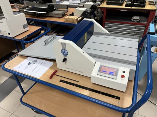 Cyklos GPM 450SA Semi-Automatic Creaser Nutzmaschinen