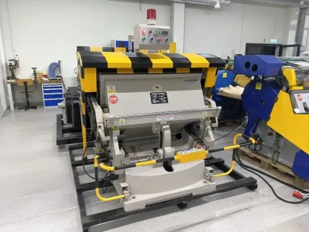 Die-cutting machine ML-1200 NXL Stanzen – RESALE