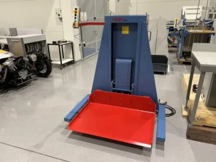 Schneider  Senator PL1 Q-600-H Paper Stack Lift Schneidemaschinen – RESALE