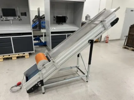Conveyor belt for scraps from guillotine M-Forders Schneidemaschinen – RESALE