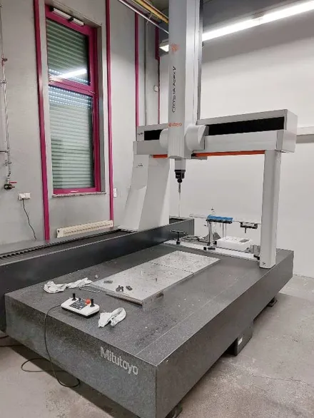 Mitutoyo Crysta-Apex CNC Koordinatenmessmaschine – RESALE