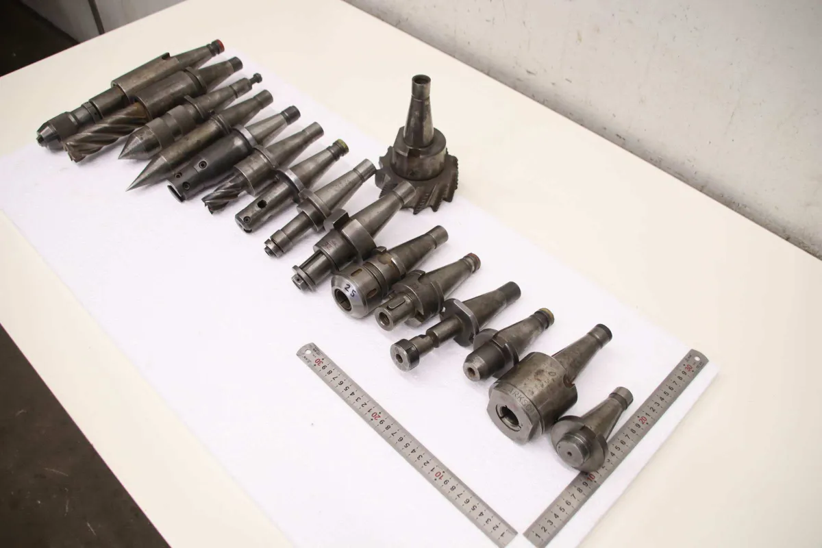 verschiedene verschiedene Ausführungen Fräsaufnahmen SK40 16 Stück