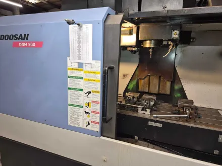 Doosan - DNM 500 - CNC Vertikales Bearbeitungszentrum - 2008 – RESALE