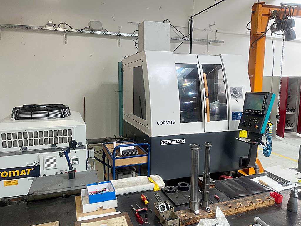 Schneeberger Corvus GDS 650 CNC Werkzeugschleifmaschine