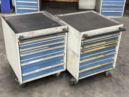 2 mobile Werkstattwagen mit Inhalt – RESALE
