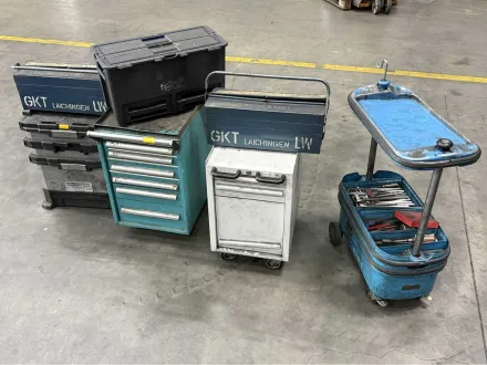Posten Werkzeugkoffer+ Werkzeugwagen – RESALE