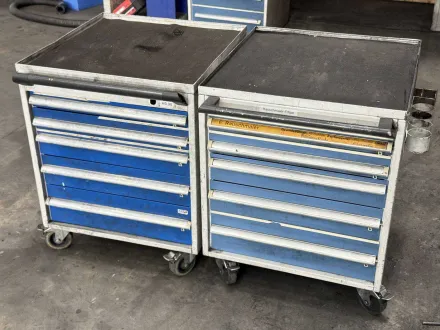 2 mobile Werkstattwagen mit Inhalt – RESALE