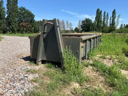 : ANG Systeme: Abnehmbarer Stahlkipper mit Deckel Weitere Einheiten und Container – RESALE