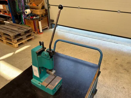 2006 MÄDER APK T3-40 Kniehebelpresse – RESALE