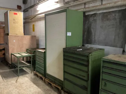 Rolltor-Schrank ohne Inhalt – RESALE