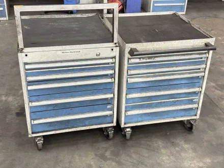 2 mobile Werkstattwagen mit Inhalt – RESALE