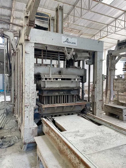 Adler Delta 3000 Betonsteinfertigungsanlage – RESALE