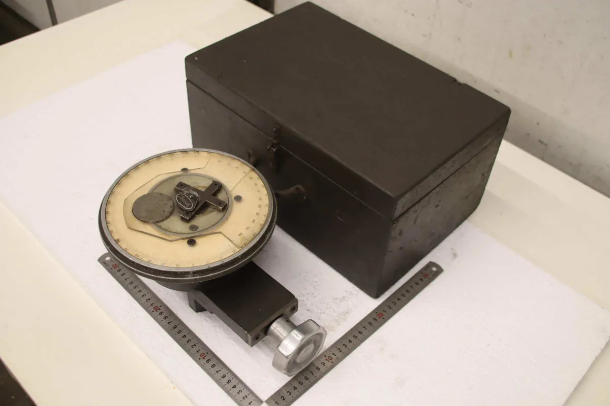 A. u. W. Busch V 35 Neigungsmesser