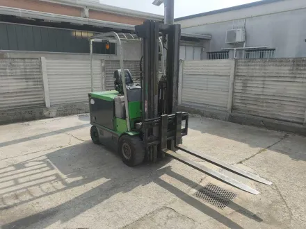 CESAB COMPACT 250 Elektro-Gabelstapler – RESALE