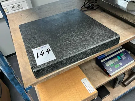 Granitoberfläche und Messplatte – RESALE