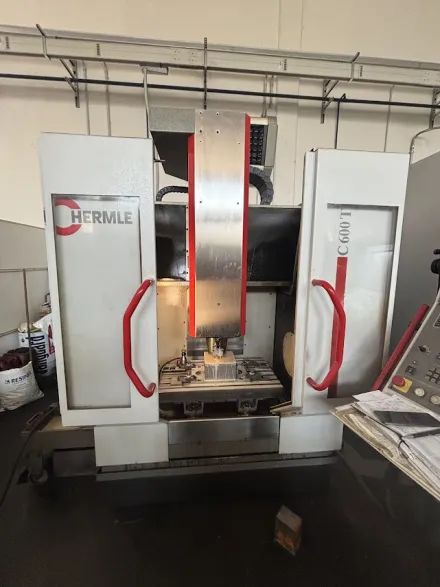 Hermle C600 T Vertikal-Bearbeitungszentrum – RESALE