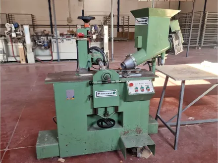 HIGUERAS AM 270 Holzpaste-Stempelmaschine auf Leisten – 1996 – RESALE