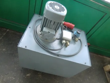 Zahnradpumpe 1,5 kW mit Tank – RESALE
