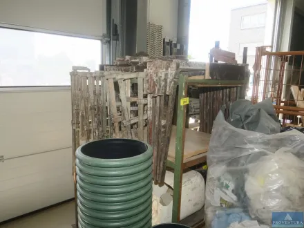 Schraubzwingen div. Inhalt Regal – RESALE