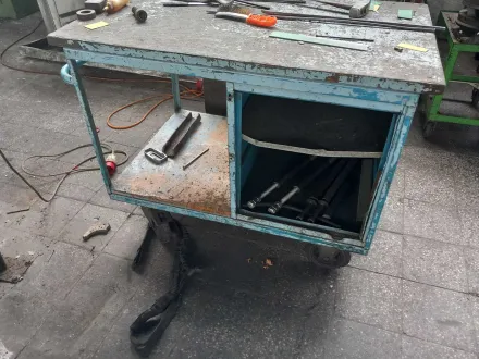 Mobile Industrie-Werkbank / Werkzeugwagen (maßgefertigter Stahl) – RESALE