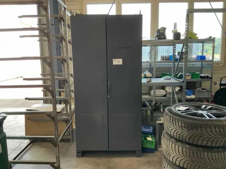 Werkzeugschrank mit Inhalt – RESALE
