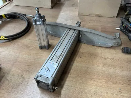 Pneumatischer Zylinder (2x) – RESALE