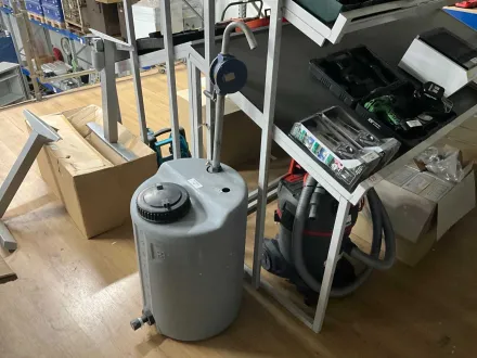 Astro-Speichertank mit Handpumpe – RESALE