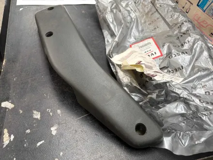 Iveco – 98463023 – Türarmlehne für Nutzfahrzeug IVECO – Neues Teil – RESALE