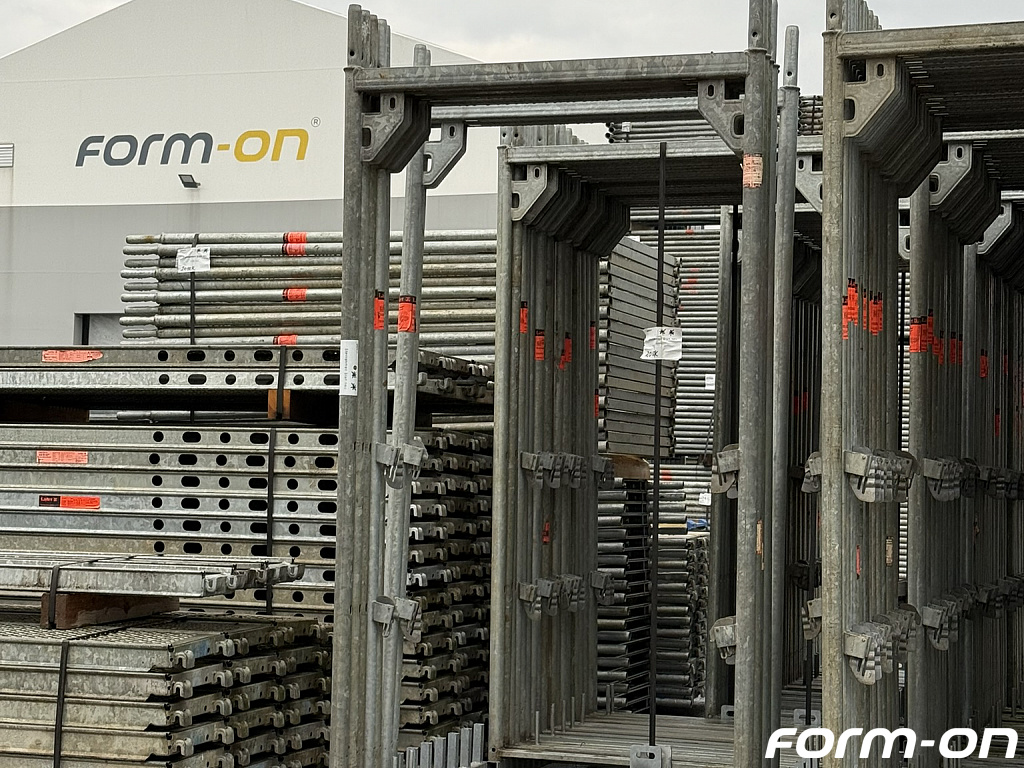 Layher Blitz Gerüst 100 m² kaufen – wirtschaftliches Rahmengerüst