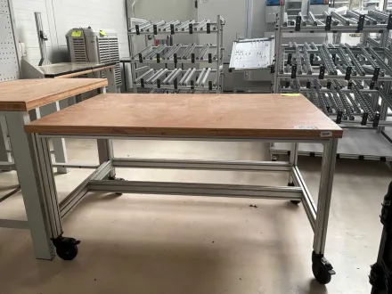 Mobiler Arbeitstisch – RESALE