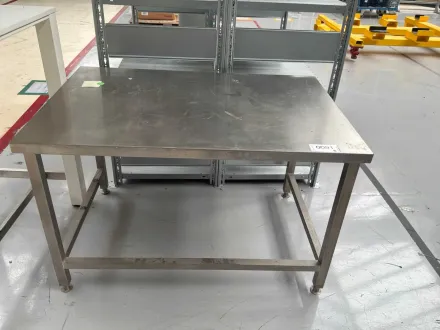 APSYSTEMS Edelstahl-Arbeitstisch – RESALE