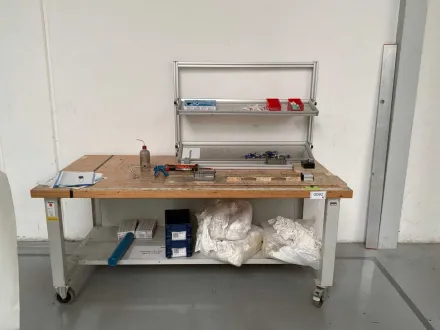 Mobiler Arbeitstisch – RESALE