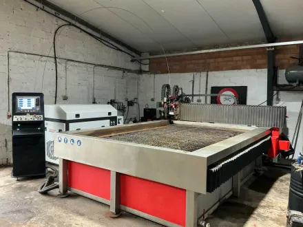 2019 Stako Trium WPC Plasma-/Wasserstrahl-Schneidemaschine – RESALE