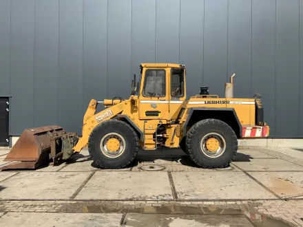 Liebherr – L531 mit Gabeln und Eimer – Schaufel – RESALE