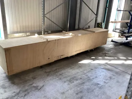 Transportkiste aus Multiplex 400x60x60 auf 12 Lenkrollen, Deckel nach oben abnehmbar – RESALE