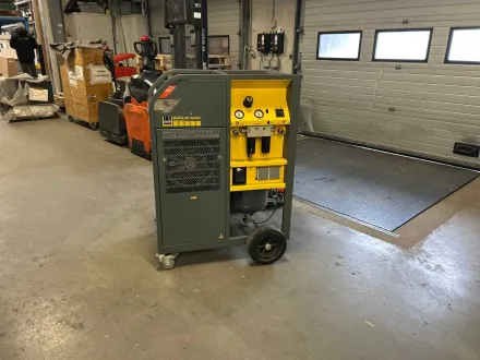 Schneider Kolbenkompressor Schneider MAS-500-10-60D wenig Betriebsstunden – RESALE