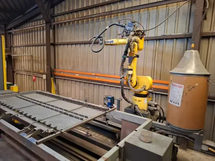 FANUC / IT ROBOTICS - Doppelstation-Schweißroboter - 2007 – RESALE
