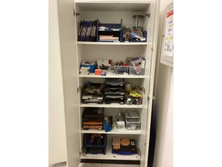 Büromaterial divers, mit Büro-Schrank ca. 80cm Breit, 40cm tief, 200cm hoch aus Holzwerkstoff – RESALE