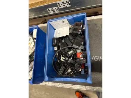 3-Phasen-Stromschiene Zubehör Konvolut schwarz Anschlusskabel, Verbinder, Steckdosen – RESALE