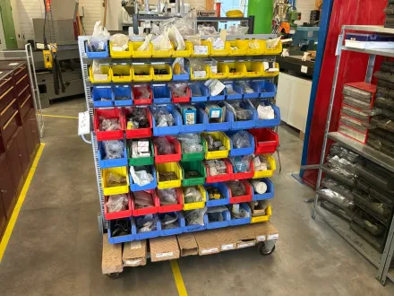 Werkstattregal mit Inhalt – RESALE