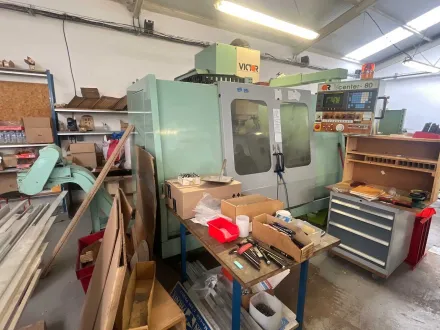VICTOR VCENTER-80 CNC Vertikales Bearbeitungszentrum – RESALE