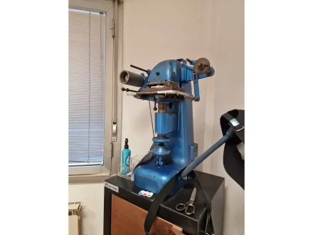 HUGO BOSS Pedal-Stempelmaschine – RESALE