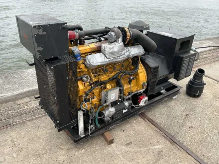 John Deere 6068HFG82 6-Zylinder-Marinemotor mit Stamford-Lichtmaschine – RESALE
