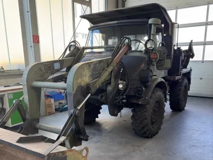 1988 Freightliner FLU419 Freightliner Unimog U5000 mit Schmidt FL-4 Frontlader und Schaufel, – RESALE