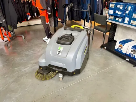 2017 Kärcher KM 75/40 WG Kehrmaschine – RESALE
